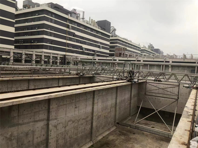 行车式刮吸泥机4